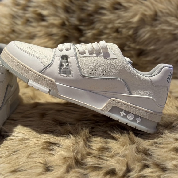 Louis Vuitton LV trainer sneaker #54. Brand New,never worn. Excellent condition - Picture 8 of 12
